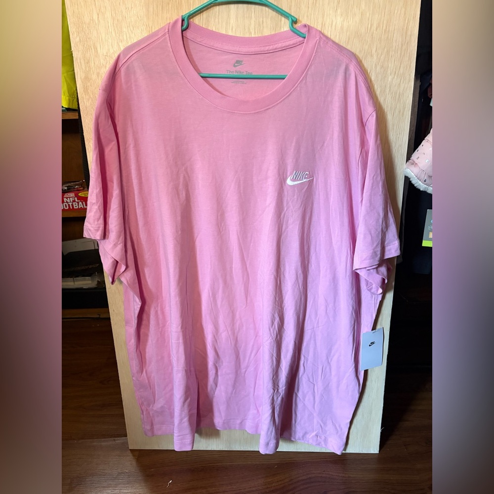 Nike Men's Short Sleeve Tee in Pink